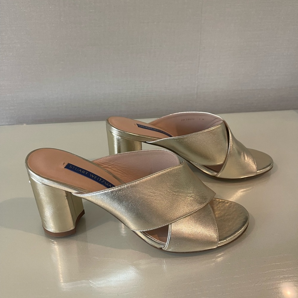 Stuart Weitzman gold metallic slides 7